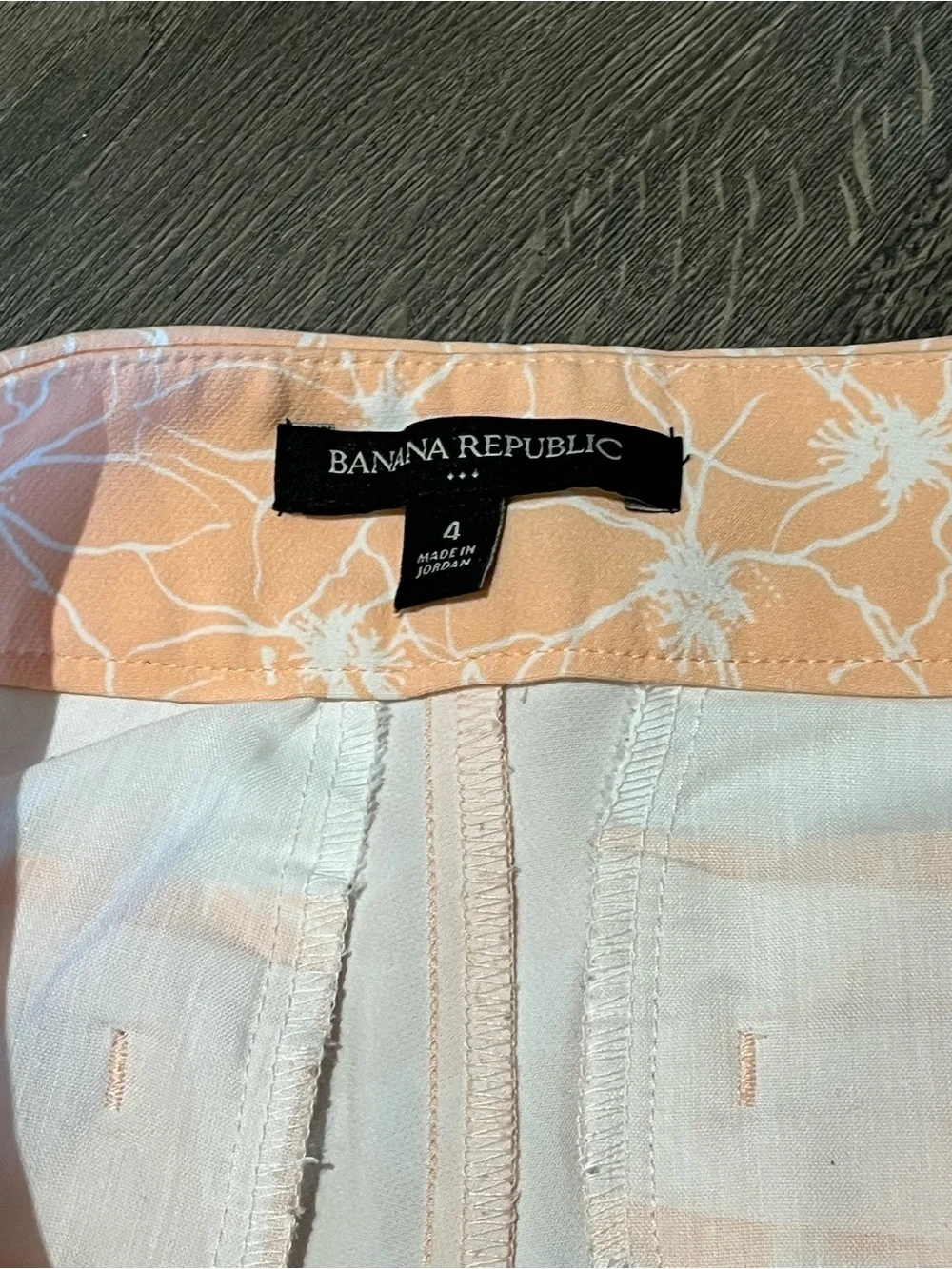 Banana Republic Peach Floral Shorts | Tailored Fit | Size 4 🍑 EUC Like New